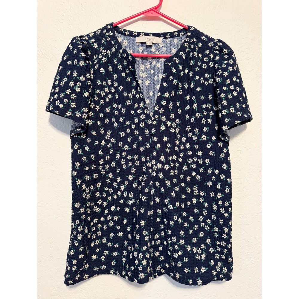 LOFT Ann Taylor Navy Blue Floral V-Neck Short Sleeve Textured Blouse Top Small